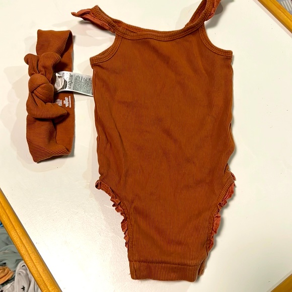 Matching Onesie and headband - Picture 1 of 2